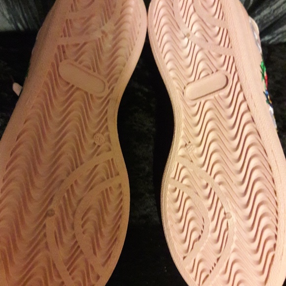 **SOLD**NWOT Super Cute Tennis Shoes - Picture 5 of 6